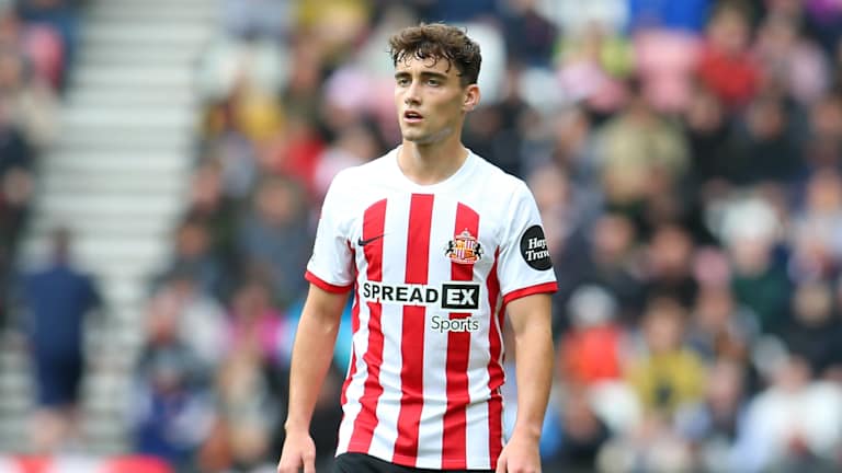 Agent reveals Sunderland in talks to extend Niall Huggins deal